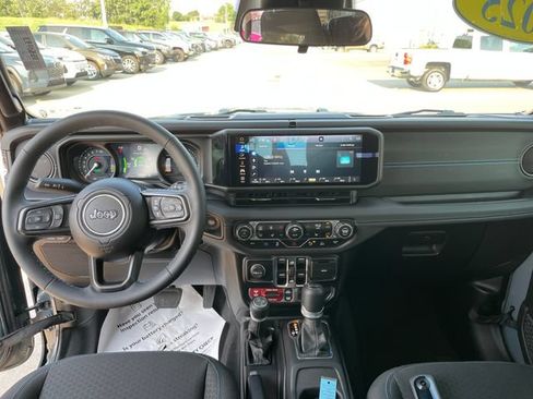 Used 2025 Jeep Wrangler Unlimited Rubicon 4xe w/ Safety Group AWD/4WD image 22
