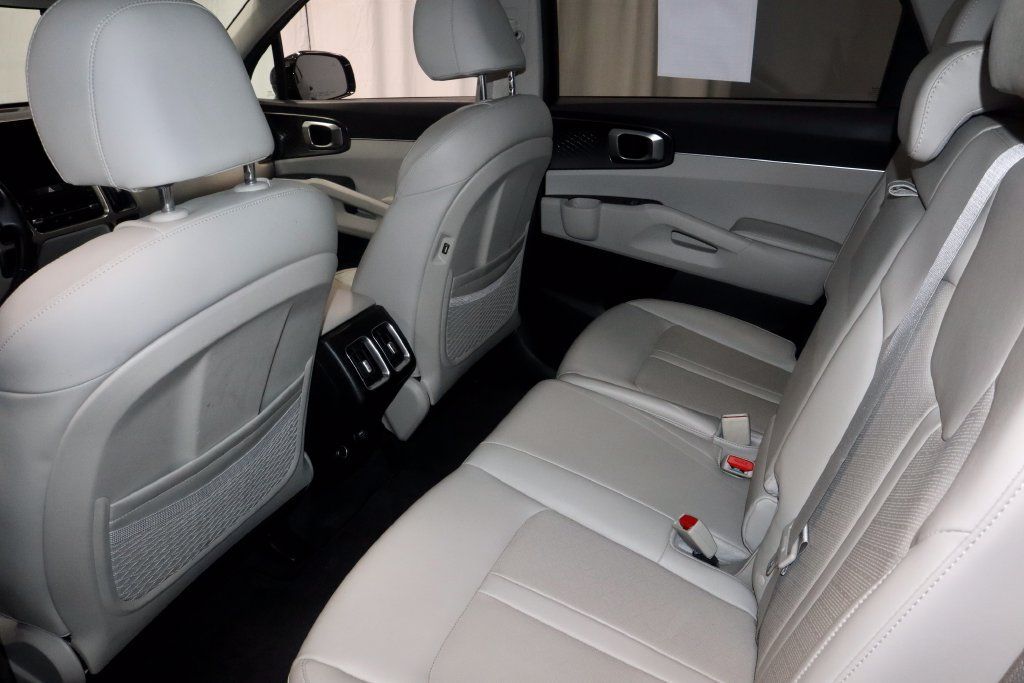Used 2022 Kia Sorento S FWD image 22