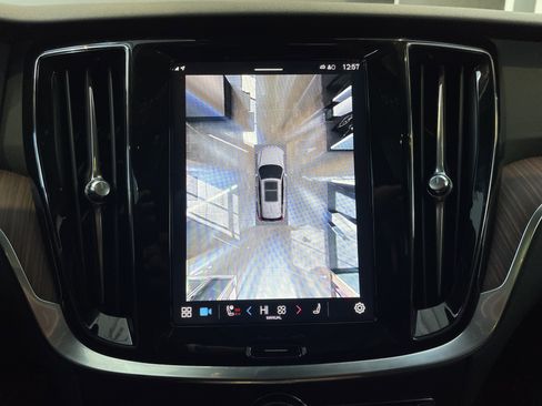 Used 2025 Volvo V60 B5 Cross Country Plus image 44