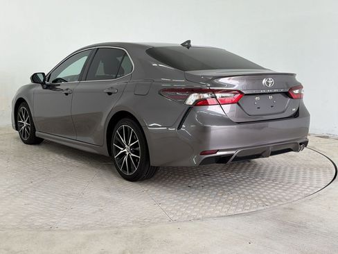 Used 2023 Toyota Camry SE FWD image 3