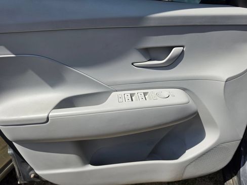 Used 2024 Hyundai Kona SEL AWD/4WD image 5