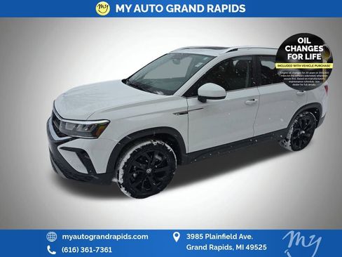 Used 2022 Volkswagen Taos SE image 6