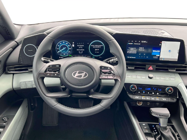 New 2025 Hyundai Elantra Limited FWD image 17