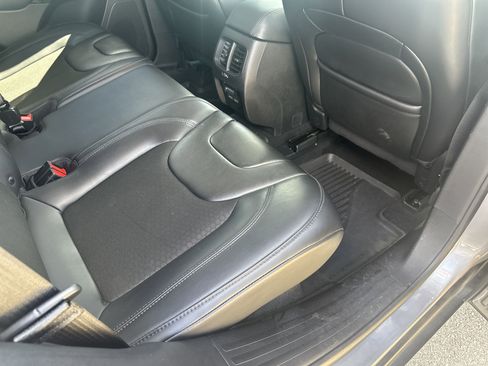 Used 2019 Jeep Cherokee Latitude Plus image 23