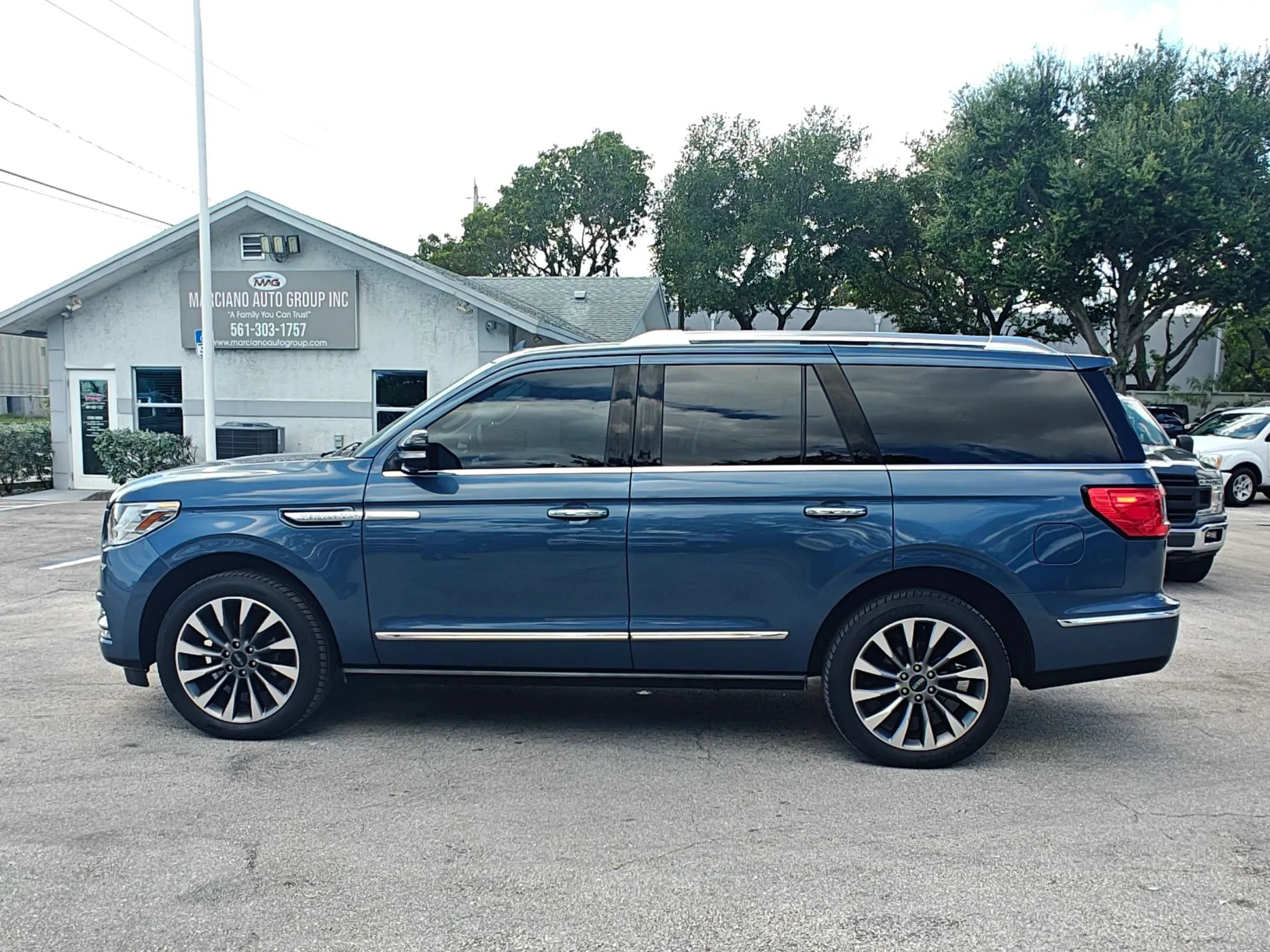Used 2019 Lincoln Navigator Select RWD image 4
