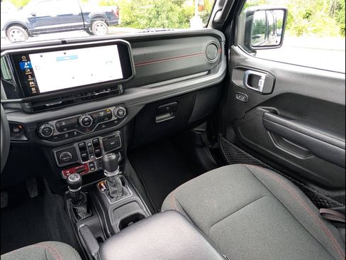 Used 2024 Jeep Wrangler Unlimited Rubicon AWD/4WD image 9