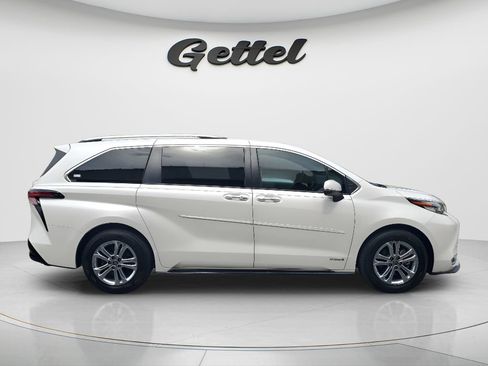 Used 2021 Toyota Sienna Platinum AWD/4WD image 4