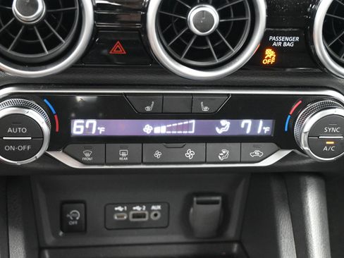 Certified 2025 Nissan Sentra SR w/ Midnight Edition image 18