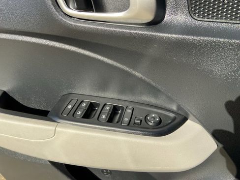 Used 2024 Hyundai Venue SEL image 46