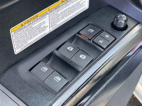 Used 2019 Toyota Tacoma TRD Off-Road image 16