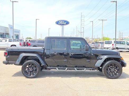 Used 2024 Jeep Gladiator Sport image 2