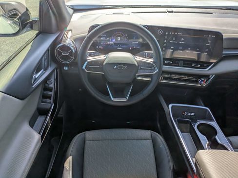 Used 2025 Chevrolet Equinox LT w/ Convenience Package II FWD image 17