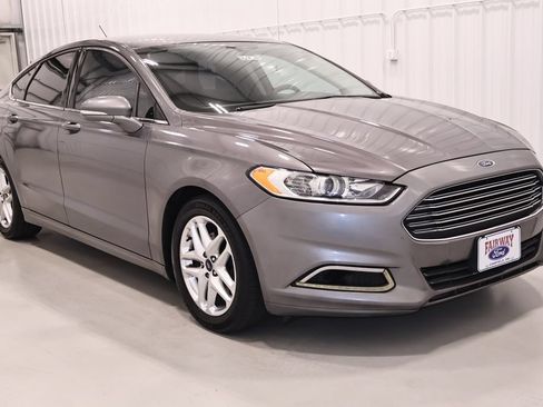 Used 2013 Ford Fusion SE FWD image 3