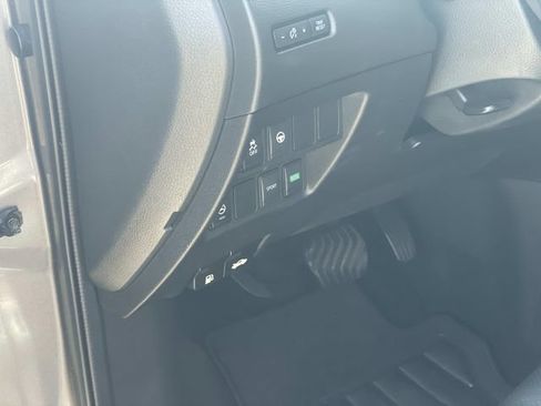 Used 2020 Nissan Rogue Sport SL FWD image 12
