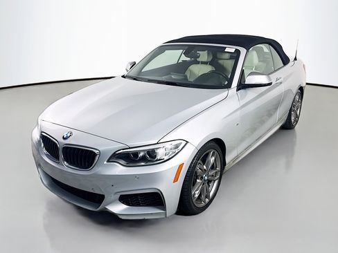 Used 2016 BMW M235i Convertible image 4