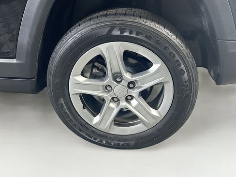 Used 2023 Jeep Compass Latitude w/ Convenience Group AWD/4WD image 11