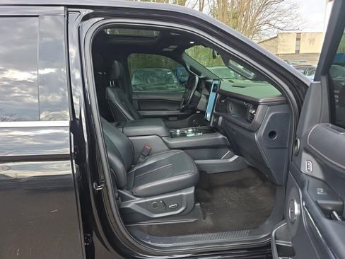 Used 2022 Ford Expedition Limited image 9