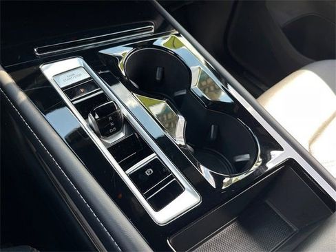 Used 2024 Volkswagen Atlas Cross Sport SE image 18