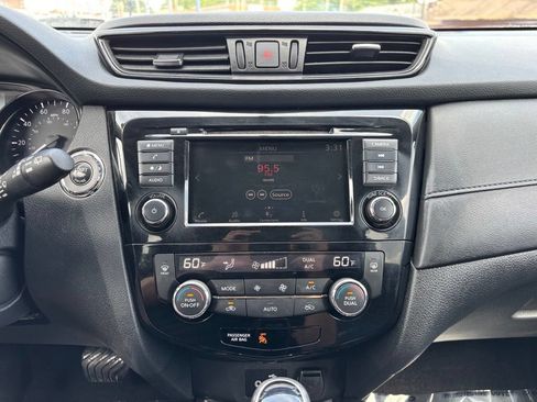 Used 2018 Nissan Rogue SV AWD/4WD image 33
