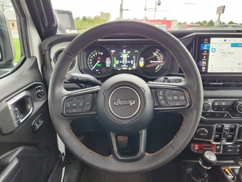 Used 2024 Jeep Wrangler Unlimited AWD/4WD image 21