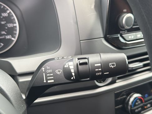 Used 2025 Nissan Pathfinder S AWD/4WD image 32