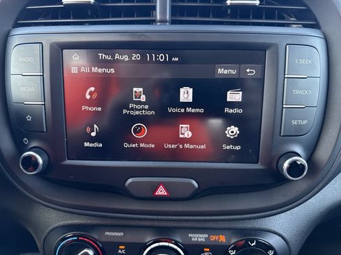 Used 2025 Kia Soul LX w/ LX Technology Package FWD image 19