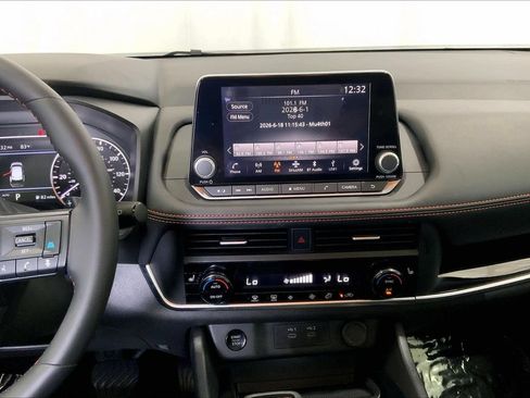 Used 2025 Nissan Rogue SV AWD/4WD image 5