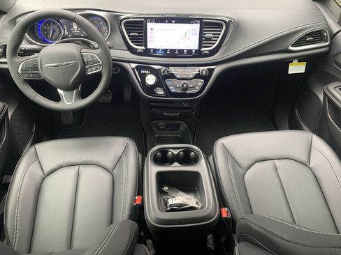 New 2026 Chrysler Pacifica Select image 17