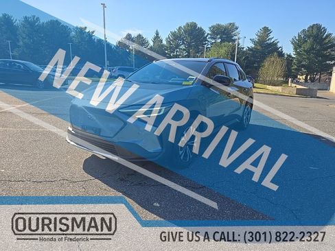 Used 2024 Subaru Solterra Premium image 3