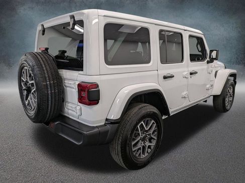 Used 2024 Jeep Wrangler Sahara image 4