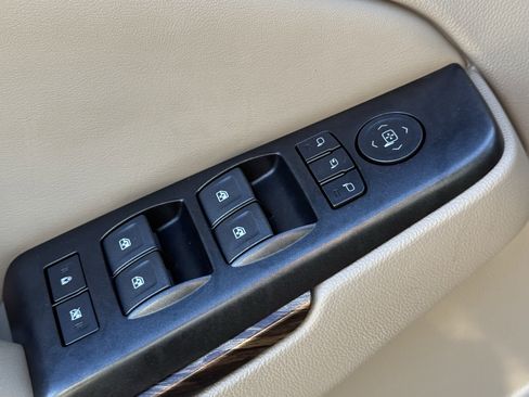 Used 2018 GMC Yukon SLT w/ HD Trailering Package image 25