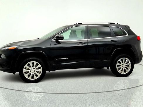 Used 2018 Jeep Cherokee Overland w/ Technology Group AWD/4WD image 8