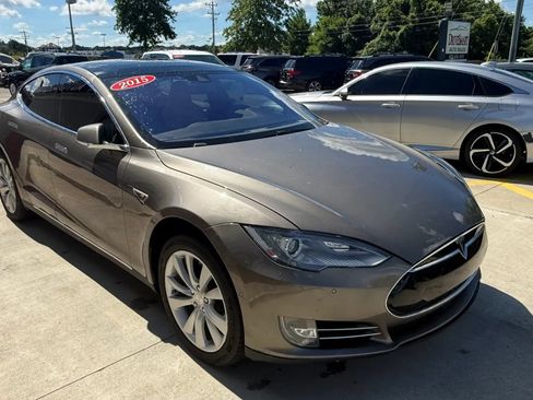 Used 2015 Tesla Model S 85D AWD/4WD image 2