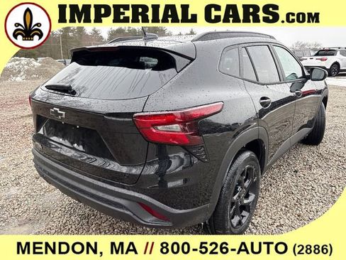 New 2026 Chevrolet Trax LT w/ Midnight Edition FWD image 11