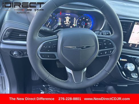 New 2026 Chrysler Pacifica Select image 11