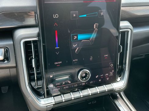 Used 2025 GMC Yukon Elevation w/ LPO, Elevation Black Package AWD/4WD image 19