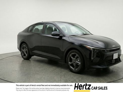 Used 2025 Kia K4 LXS image 1