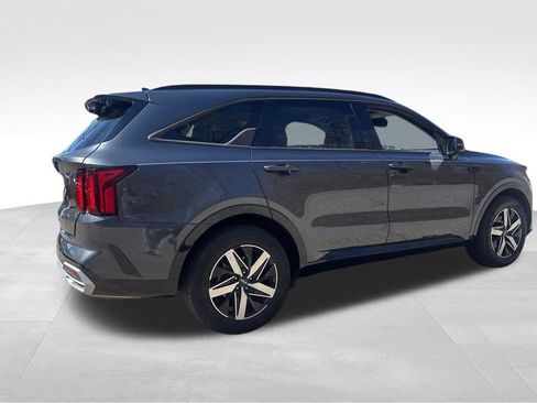 Used 2022 Kia Sorento S image 12