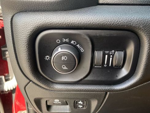 Used 2025 RAM 1500 Laramie AWD/4WD image 16