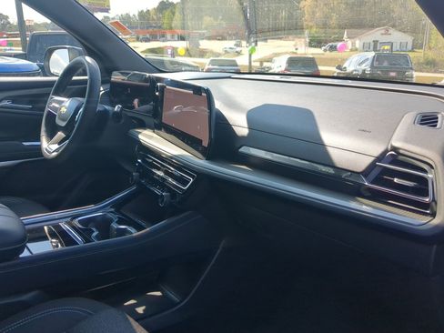 Used 2024 Chevrolet Traverse LT image 29