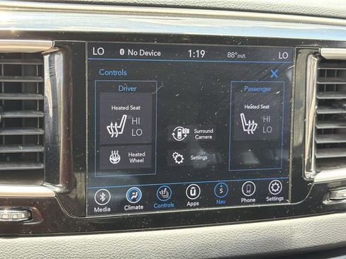 Used 2020 Chrysler Pacifica Touring w/ Advanced Safetytec Group FWD image 26