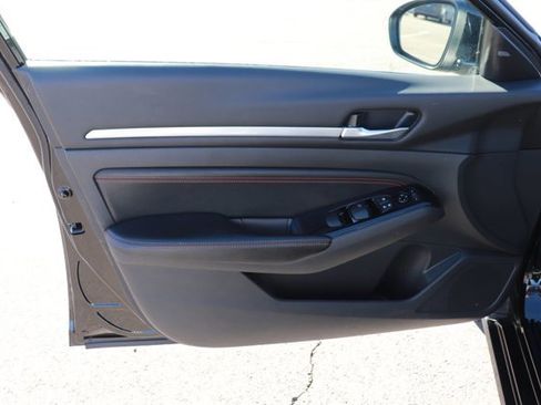 Used 2023 Nissan Altima 2.5 SR image 8