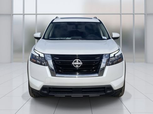 New 2025 Nissan Pathfinder SV w/ SV Premium Package image 9