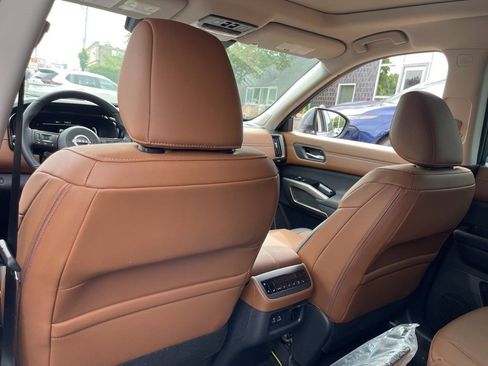 New 2025 Nissan Pathfinder Platinum w/ Cargo Package image 24