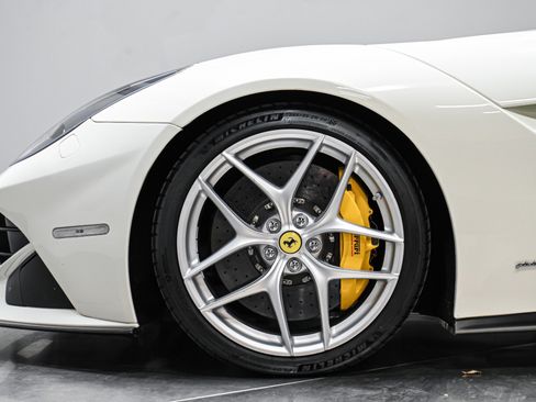 Used 2015 Ferrari F12 Berlinetta image 5