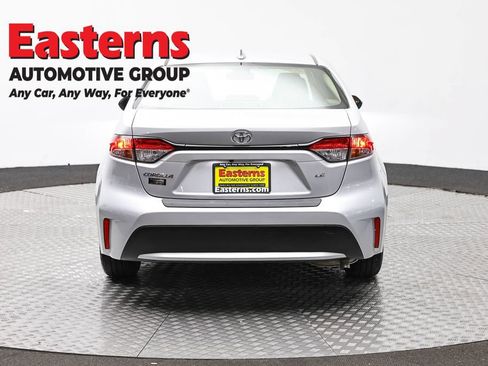 Used 2021 Toyota Corolla LE w/ Carpet Mat Package (TMS) FWD image 6