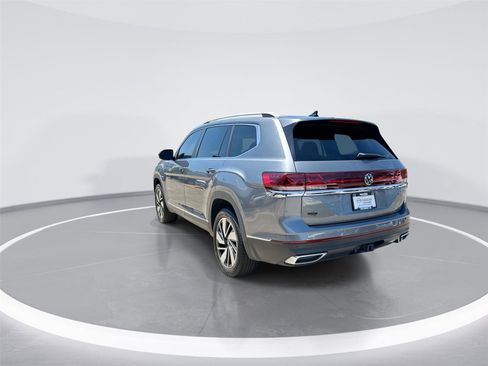 Used 2024 Volkswagen Atlas SEL AWD/4WD image 6