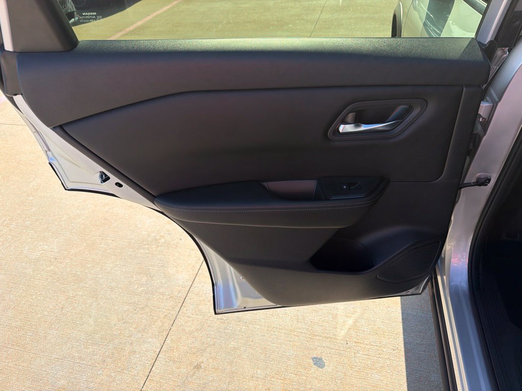 Used 2025 Nissan Rogue SV FWD image 13