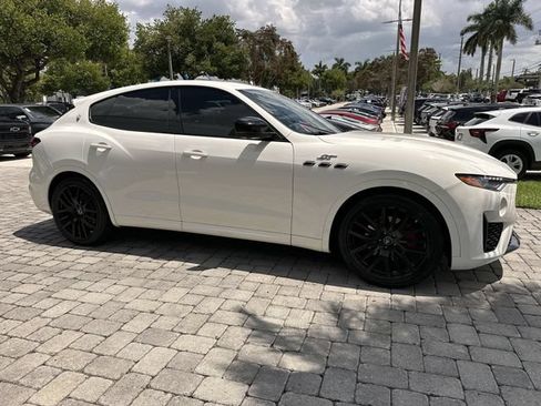 Used 2022 Maserati Levante GT AWD/4WD image 15