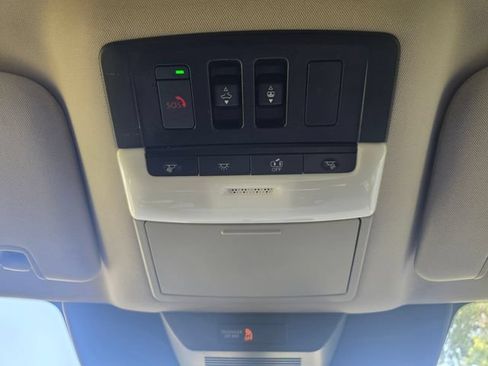 Used 2024 Nissan Pathfinder SV w/ SV Premium Package FWD image 27